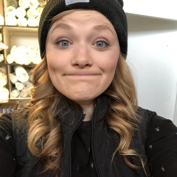 Meet your Posher, Naomi - Picture 1 of 1